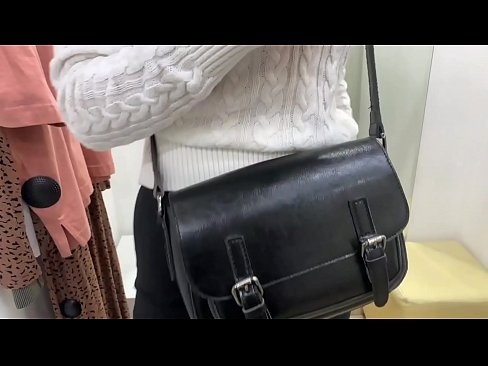❤️ Фитинг бөлмөсүндө жаш канчык FeralBerryди дилдо менен коомдук мастурбациялоо ❌ Порно видео боюнча бизде ❌️❤